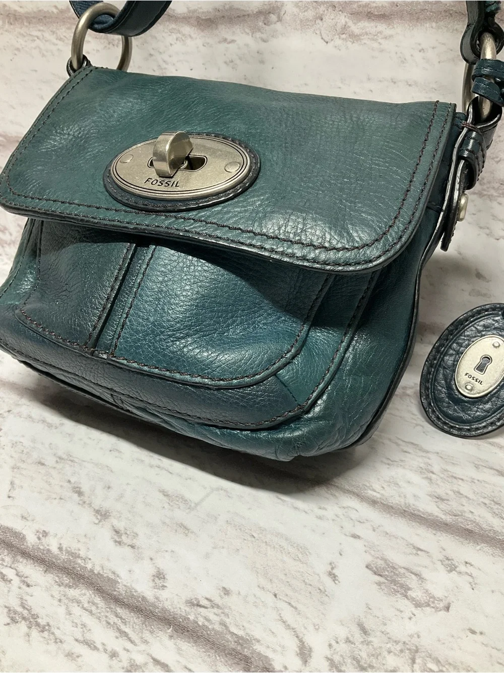 Fossil compact leather